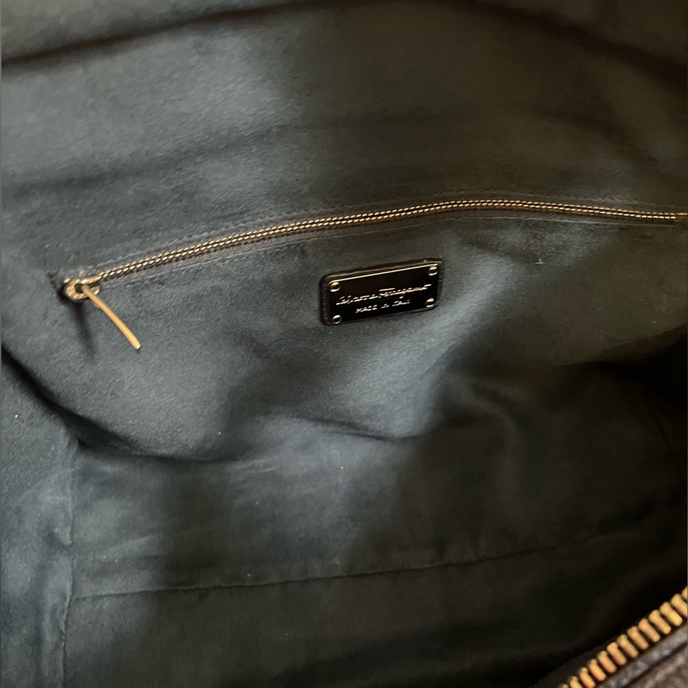 SOLD‼️Ferragamo tote bag with Gancini Buckles - Picture 6 of 6